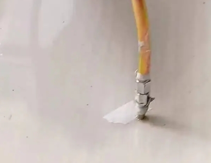 矿区瓷砖空鼓维修公司专业解答在瓷砖铺贴过程中，如果使用的砂料过粗（如全部使用了粗砂），可能会导致以下问题