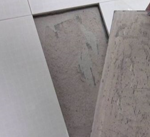 矿区瓷砖空鼓维修公司分享瓷砖铺贴时如果打浆（即涂抹在瓷砖背面和基层上的砂浆或瓷砖胶）过少，会带来以下问题